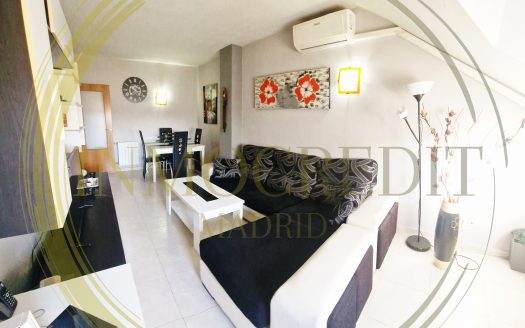 Precioso piso abuhardillado con ascensor, piscina, garaje y trastero